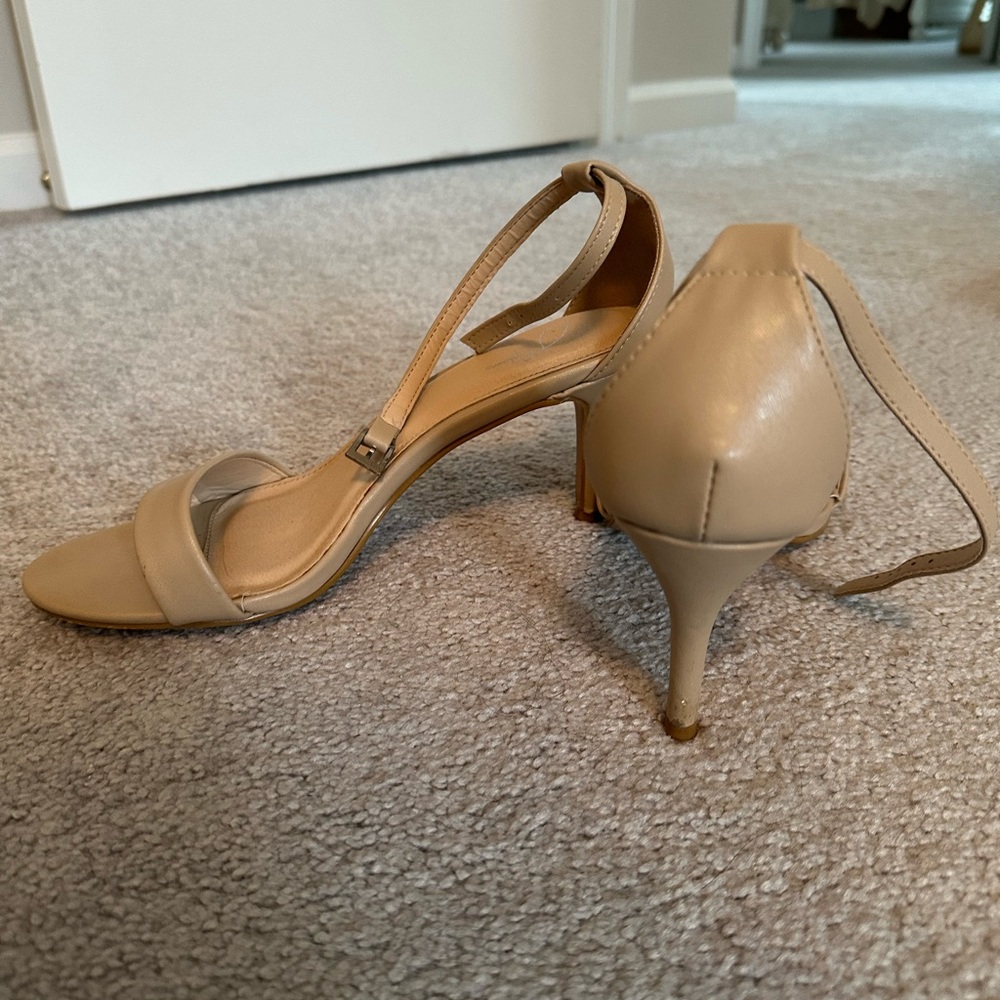 Tan high heels - Picture 3 of 3